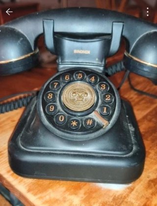 Teléfono antiguo Brondi negro y dorado de decoraci
