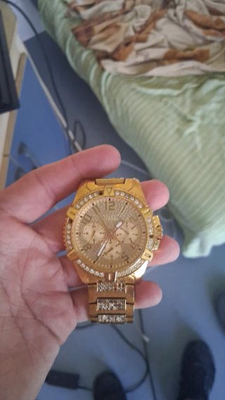 Reloj Guess Dorado con Cristales
