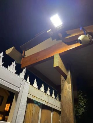 Una Farola Solar Sensor Luz LED Exterior