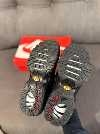 Nike Air Max Plus Triple Black Talla 39