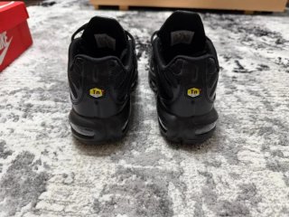 Nike Air Max Plus Triple Black Talla 39