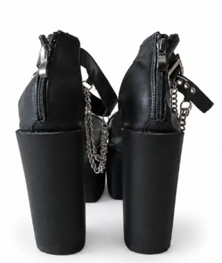 Zapatos de tacón con plataforma y cadena