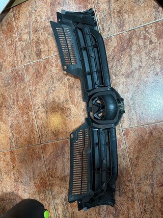 Embellecedor Parrilla Volkswagen Golf