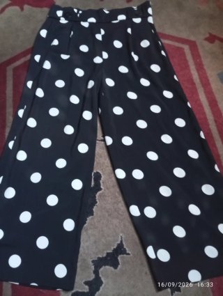 Pantaloni a gamba larga a pois