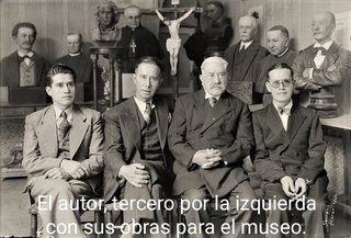 Cristo de madera tallada firmada y de 1915.