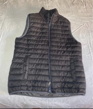 Chaleco acolchado IZOD negro