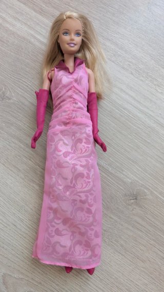 Barbie Mattel con abito rosa