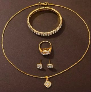 Conjunto de Joyería Reloj mas complementos NUEVO