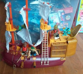 Barco Pirata Grande con Piratas