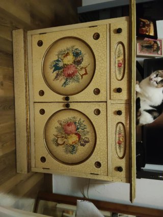 Mueble auxiliar vintage floral