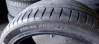 295/40 ZR20 110Y
