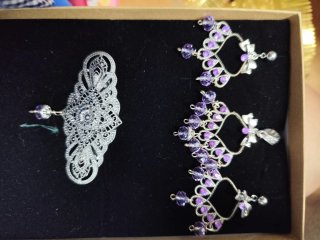 Aderezo con detalles en tono morado