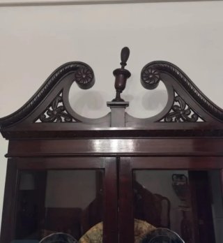Alacena de madera y cristal