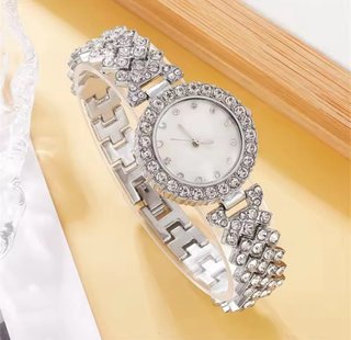 Reloj Plateado con Pedrería mas complementos NUEVO