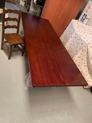 Mesa de madera fuerte con 6 sillas