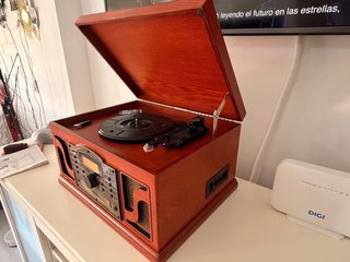 Tocadiscos de madera con radio FM y CD