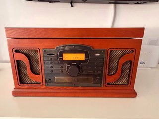 Tocadiscos de madera con radio FM y CD