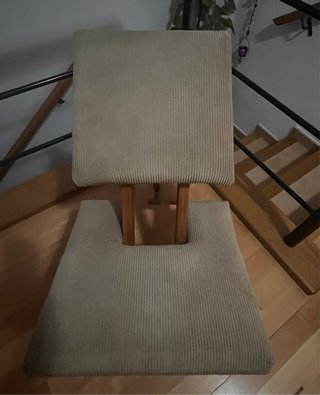 Silla ergonómica de madera y corduroy