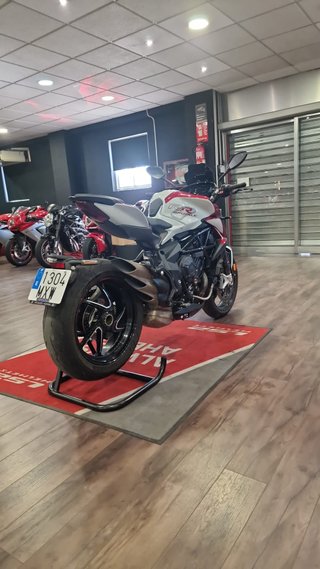 MV Agusta Brutale 800 RR Roja y Blanca