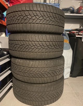 Llantas 20 Porsche con neumáticos nuevos.