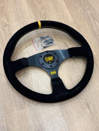 Volante deportivo plano alcantara
