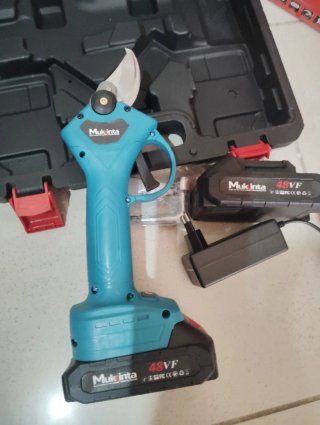 Tijeras de Podar a Batería Mukinta nueva a estrena