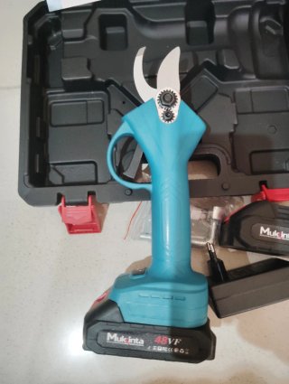 Tijeras de Podar a Batería Mukinta nueva a estrena