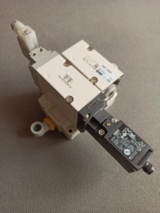Válvula Solenoide SMC con Interruptor Omron
