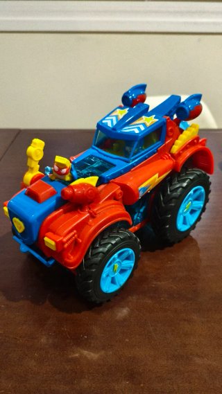 Coche Superthings
