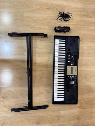 Piano Eléctrico Yamaha con Soporte