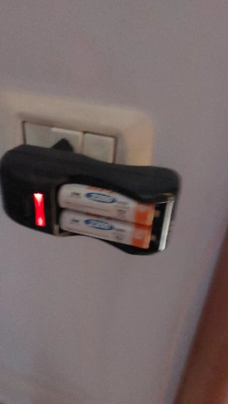 Caricabatterie Jiabao per pile stilo e mini-stilo