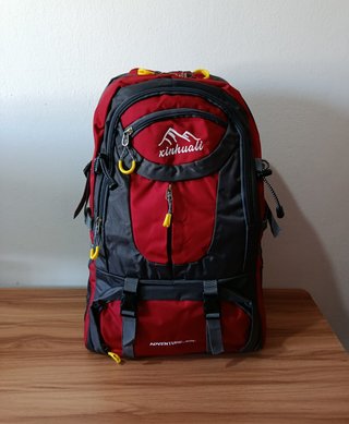 Mochila 40L roja impermeable con espalda acolchada