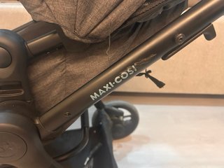 Carrito de bebé gris