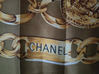 Pañuelo Chanel Seda Cadena y Logo Dorado