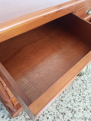 Cómoda de madera maciza