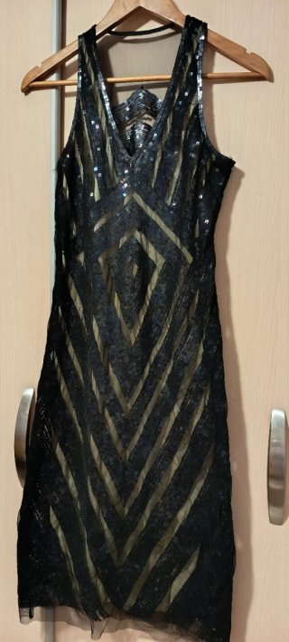 Vestido fiesta encaje negro y pedrería