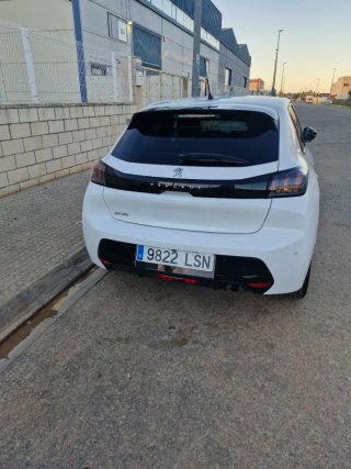 Peugeot 208 2021