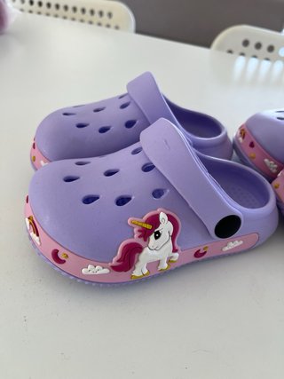Chanclas Estilo Crocs Unicornio