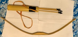 Arco y flechas de juguete