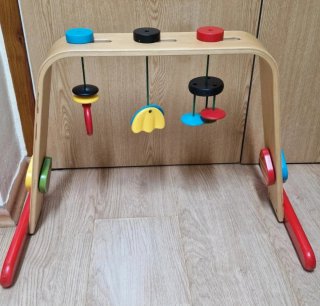 Gimnasio para bebé de madera IKEA