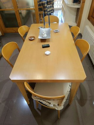 Mesa y 6 sillas comedor madera