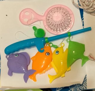 Juego de pesca con peces de colores