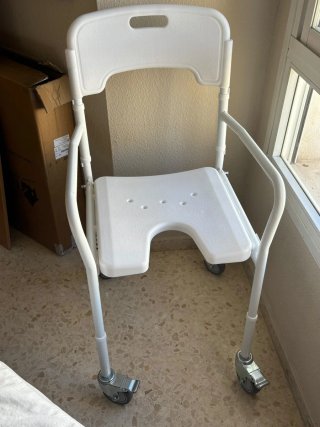 Silla de Ducha con Ruedas. Sin estrenar...