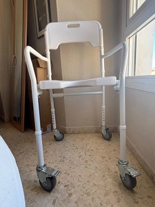 Silla de Ducha con Ruedas. Sin estrenar...