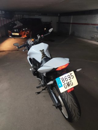 Kawasaki Z750 Blanca Carnet A2