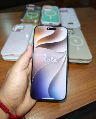 iPhone 16 Pro Max 256GB + 19 Fundas (Impecable)
