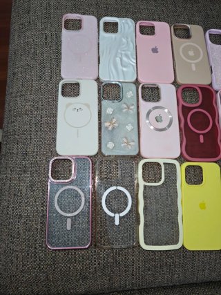 iPhone 16 Pro Max 256GB + 19 Fundas (Impecable)