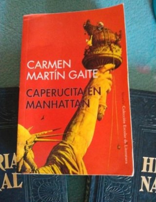 Libri di Storia Naturale e Cappuccetto Rosso a Manhattan