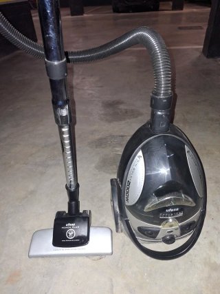 Aspiradora Ufesa Cycletron 2000W