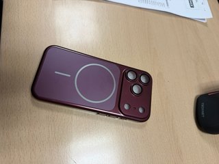 Funda iPhone 15 Pro Burdeos